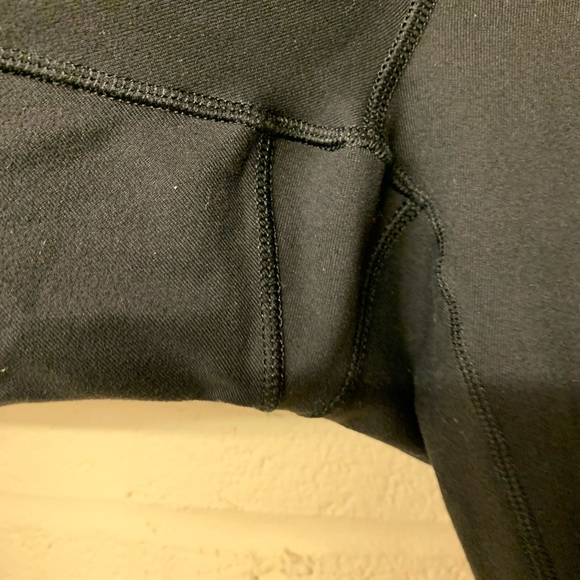 Sold CALIA black geometric cropped leggings XL - Picture 7 of 8